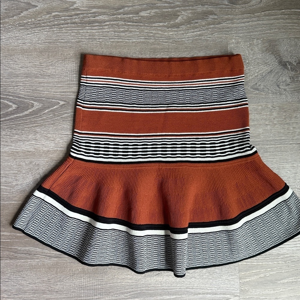 Sandro Jupe Jella Striped Ribbed Mini Skirt with a ruffle hem in brown - Picture 2 of 9